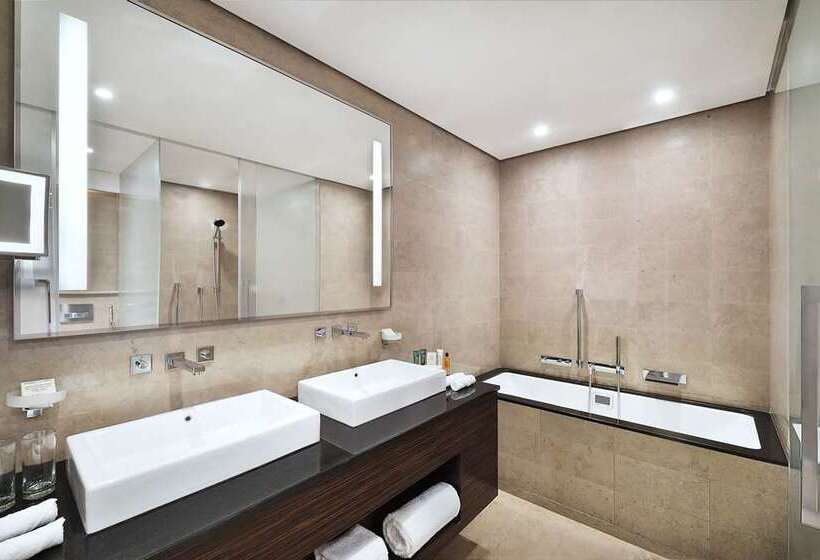 استودیو اجرایی, Hilton Dubai The Walk