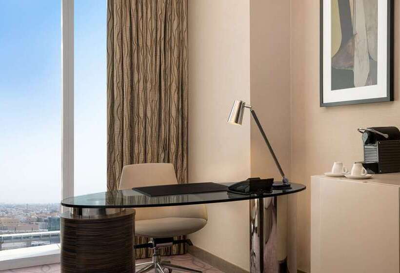 استودیو اجرایی, Hilton Dubai The Walk