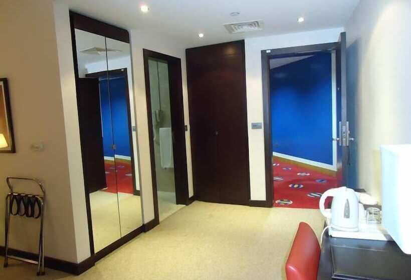 Quarto Estandar Individual, Al Jazira Club