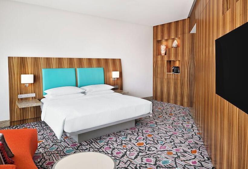 اتاق لوکس, Andaz Capital Gate Abu Dhabi, By Hyatt