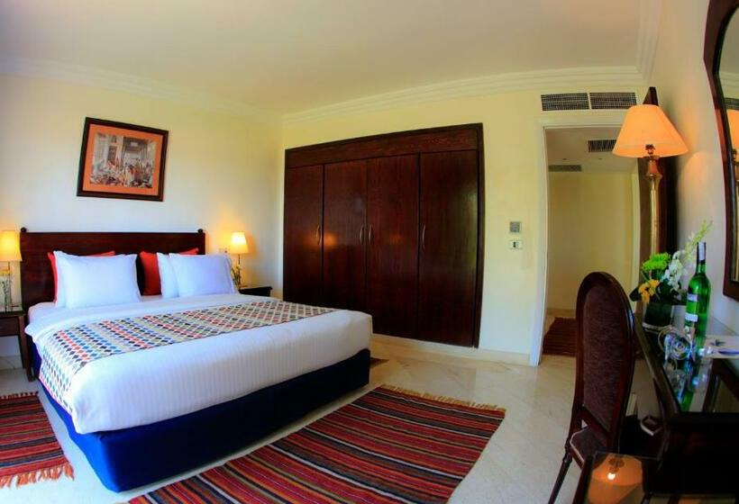 سوییت با چشم‌انداز دریا, Sharm Club Beach Resort