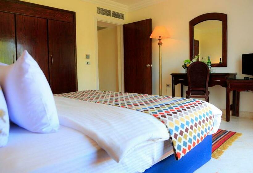 سوییت با چشم‌انداز دریا, Sharm Club Beach Resort