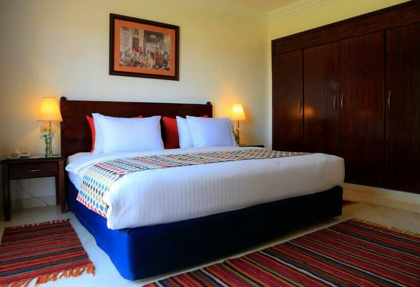 سوییت با چشم‌انداز دریا, Sharm Club Beach Resort