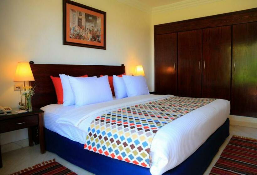 سوییت با چشم‌انداز دریا, Sharm Club Beach Resort
