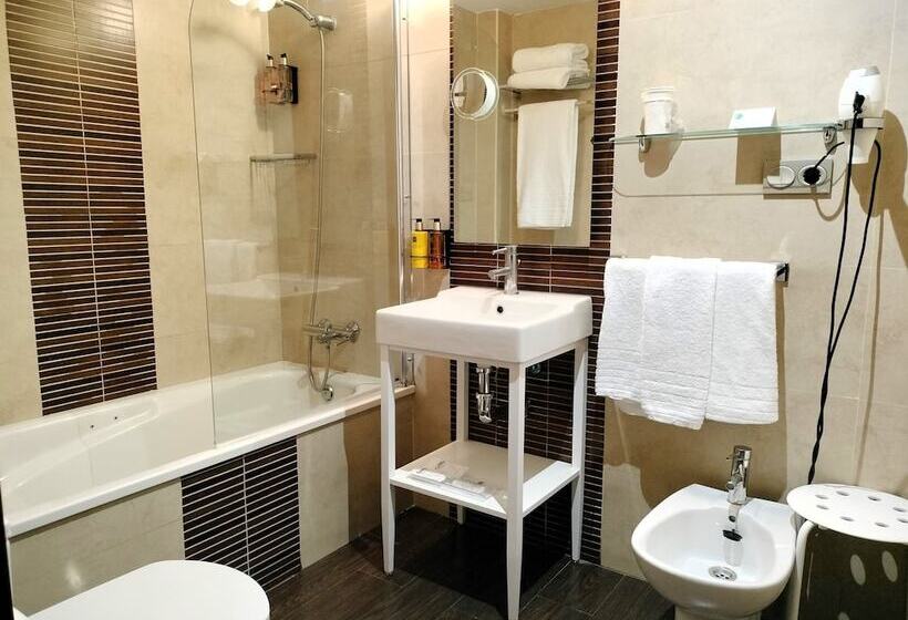 اتاق استاندارد سه نفره, Casual Ilbira Granada
