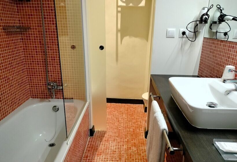 اتاق استاندارد سه نفره, Casual Ilbira Granada