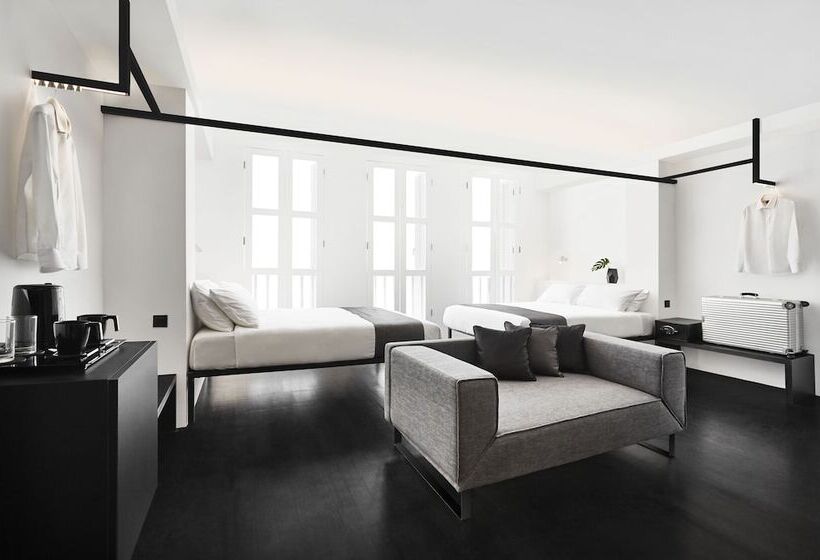 Family Room, Mono