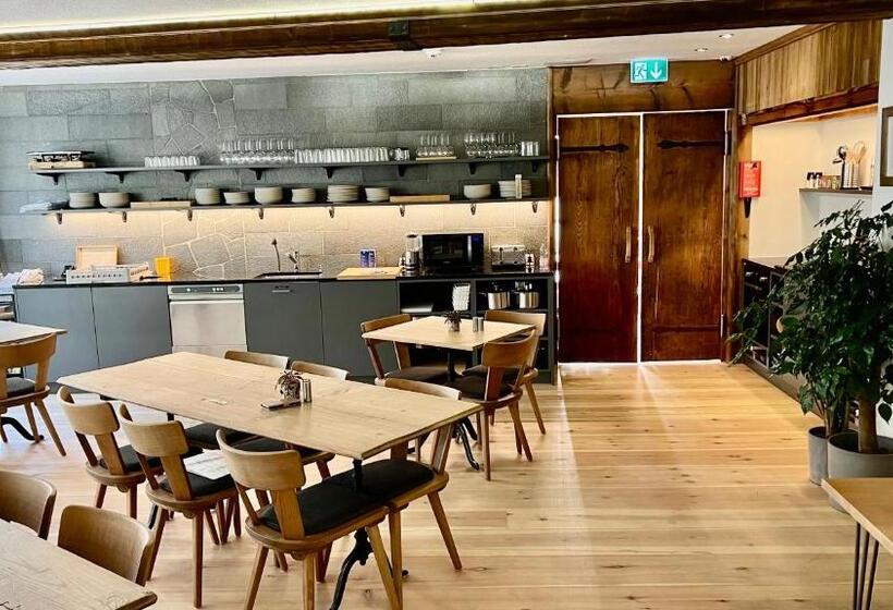 غرفة قياسية, Spannort Family Home With Common Kitchen And Self Check In