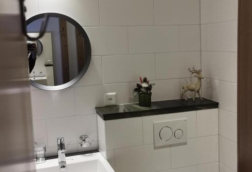 غرفة قياسية, Spannort Family Home With Common Kitchen And Self Check In