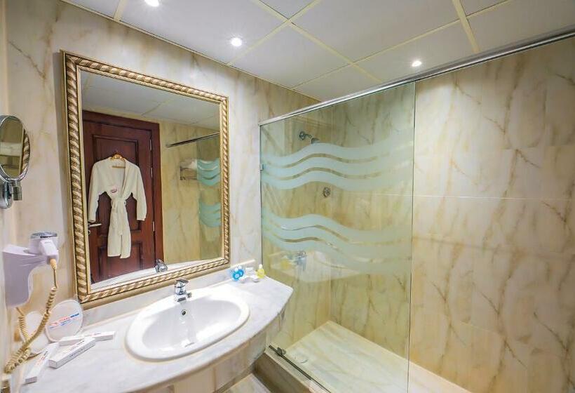 اتاق خانوادگی, Titanic Palace Families And Couples Only