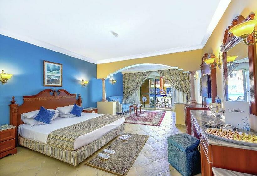 اتاق ساده سه‌ نفره, Titanic Palace Families And Couples Only