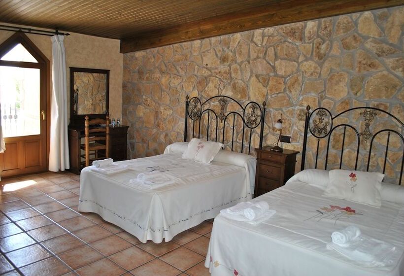 Standard Quadruple Room Garden View, Viñedos Y Bodegas El Castillo