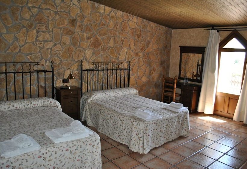 Standard Quadruple Room Garden View, Viñedos Y Bodegas El Castillo