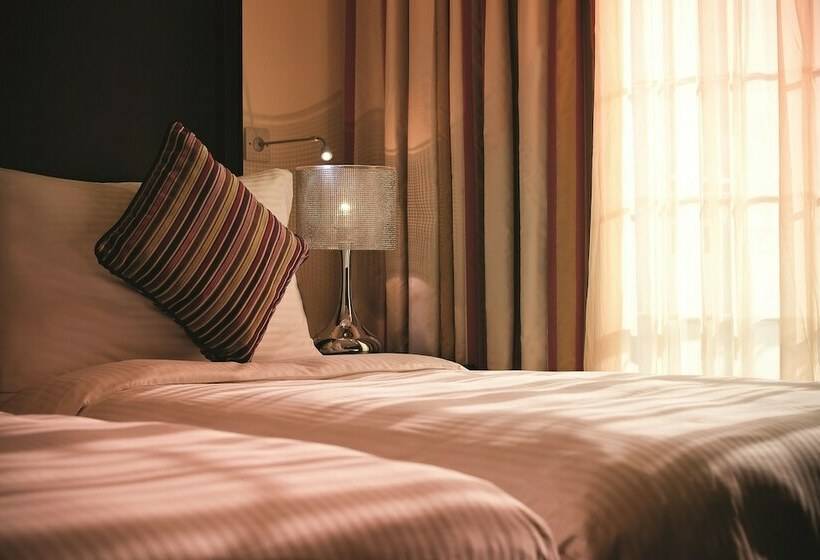ویلا دلوکس 3 خوابه, Mövenpick Beach Resort Al Khobar