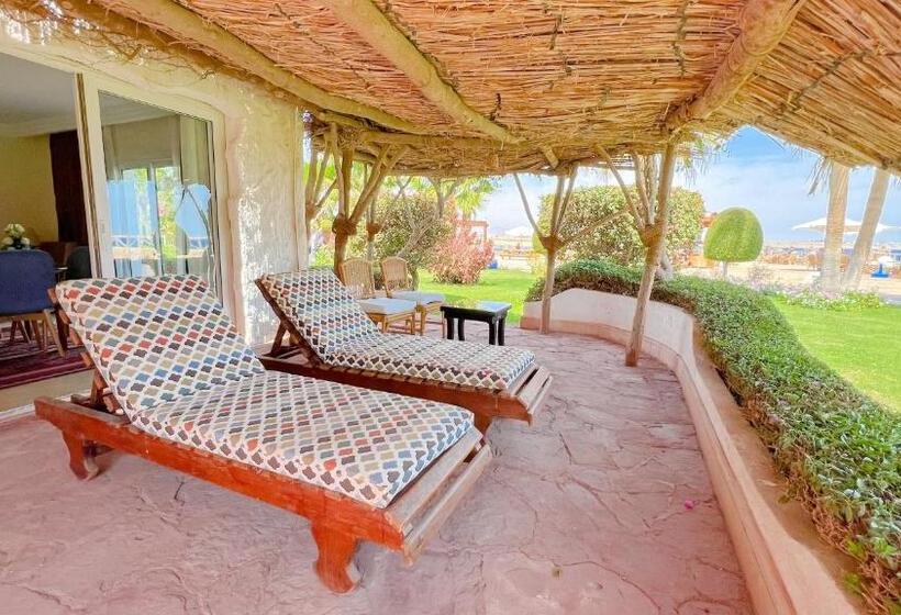 سوییت با چشم‌انداز دریا, Sharm Club Beach Resort
