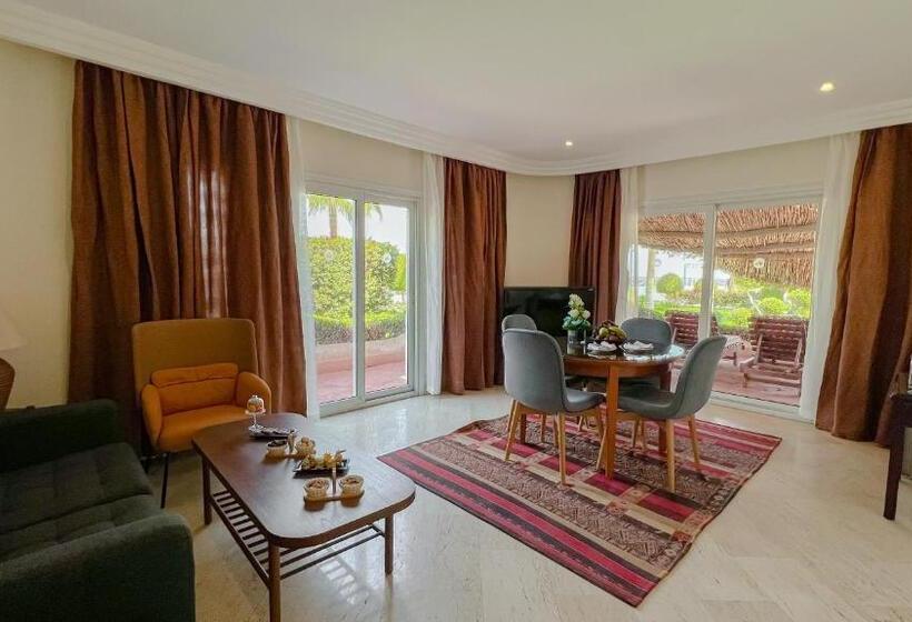 سوییت با چشم‌انداز دریا, Sharm Club Beach Resort