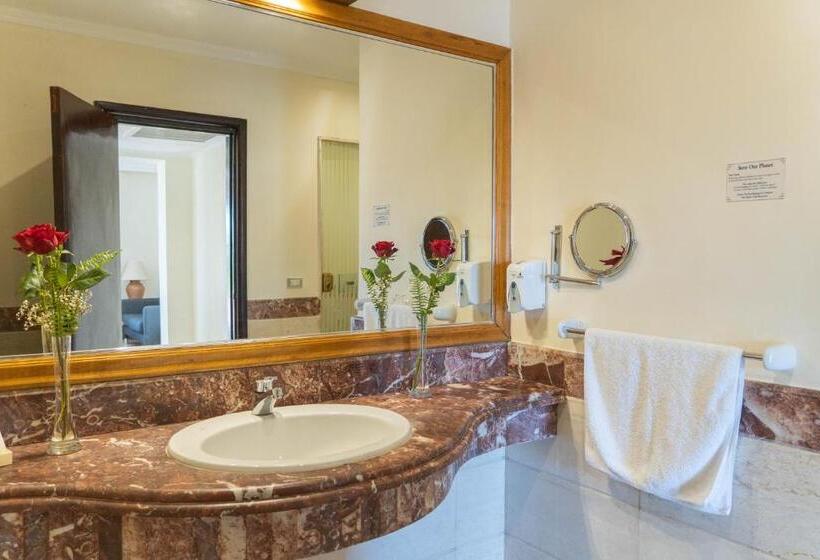 سوییت با چشم‌انداز دریا, Sharm Club Beach Resort