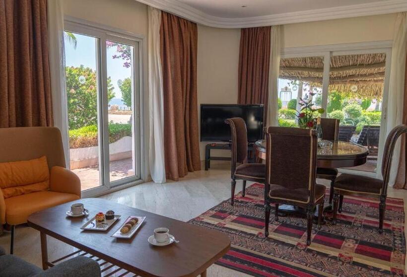 سوییت با چشم‌انداز دریا, Sharm Club Beach Resort