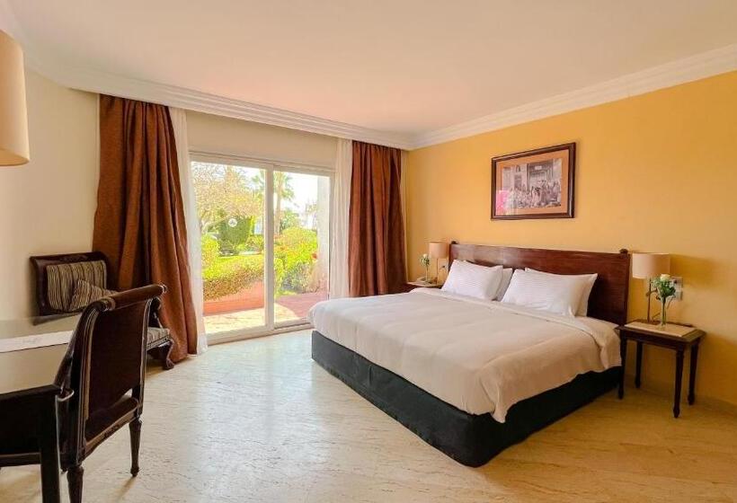 سوییت با چشم‌انداز دریا, Sharm Club Beach Resort