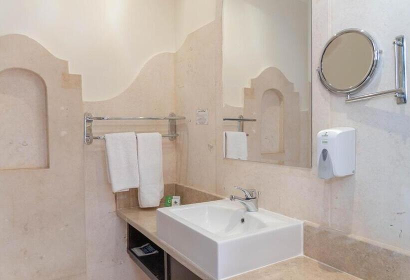 اتاق سوپریور با چشم‌انداز استخر, Sharm Club Beach Resort