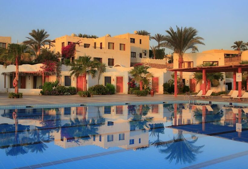 اتاق سوپریور با چشم‌انداز استخر, Sharm Club Beach Resort