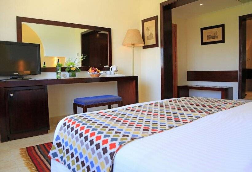 اتاق سوپریور با چشم‌انداز استخر, Sharm Club Beach Resort