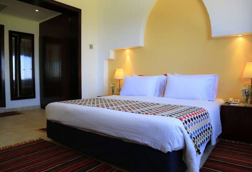 اتاق سوپریور با چشم‌انداز استخر, Sharm Club Beach Resort