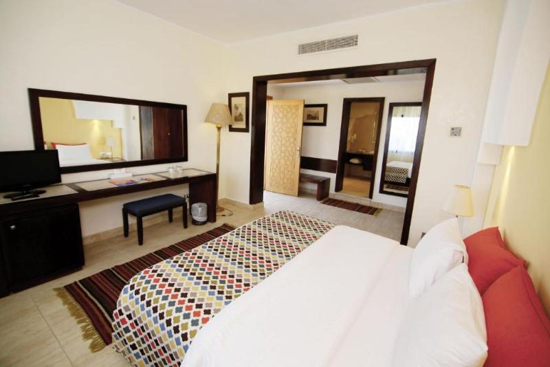 اتاق سوپریور با چشم‌انداز استخر, Sharm Club Beach Resort