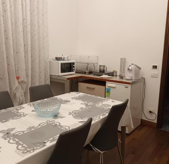 سوییت لوکس, Villa Magnolia Garda Lake