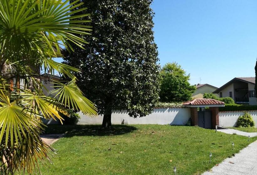 سوییت لوکس, Villa Magnolia Garda Lake