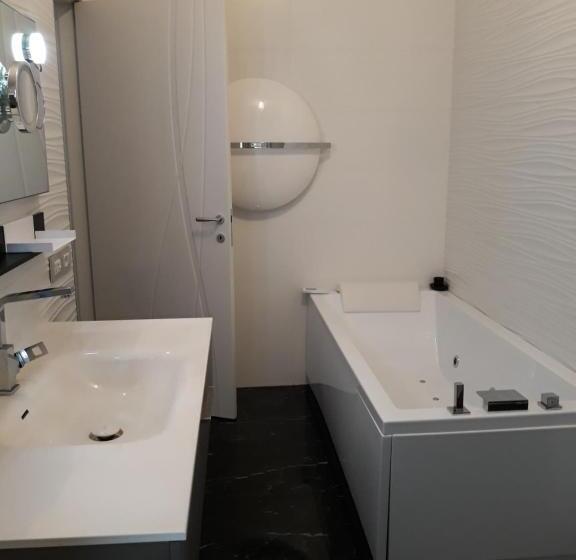 اتاق لوکس, Villa Magnolia Garda Lake