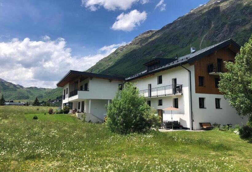 اتاق استاندارد با بالکن, Nonas B&b