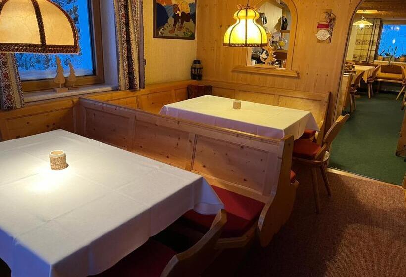 اتاق استاندارد سه نفره, Nonas B&b
