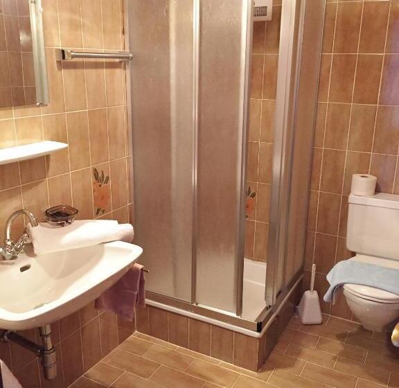 اتاق استاندارد سه نفره, Nonas B&b