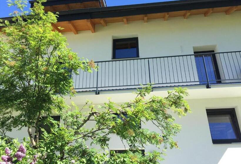 اتاق استاندارد با چشم‌انداز کوهستان, Nonas B&b