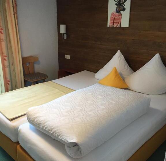 اتاق استاندارد با چشم‌انداز کوهستان, Nonas B&b