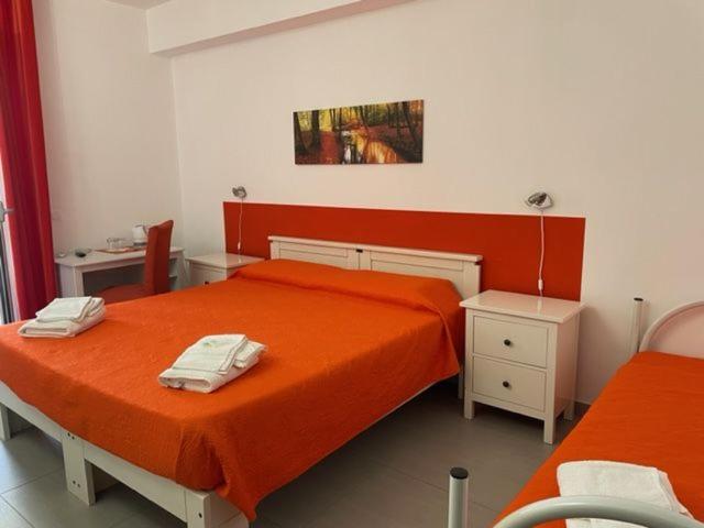 اتاق استاندارد سه تخته با بالکن, Colori Della Sicilia Guest House