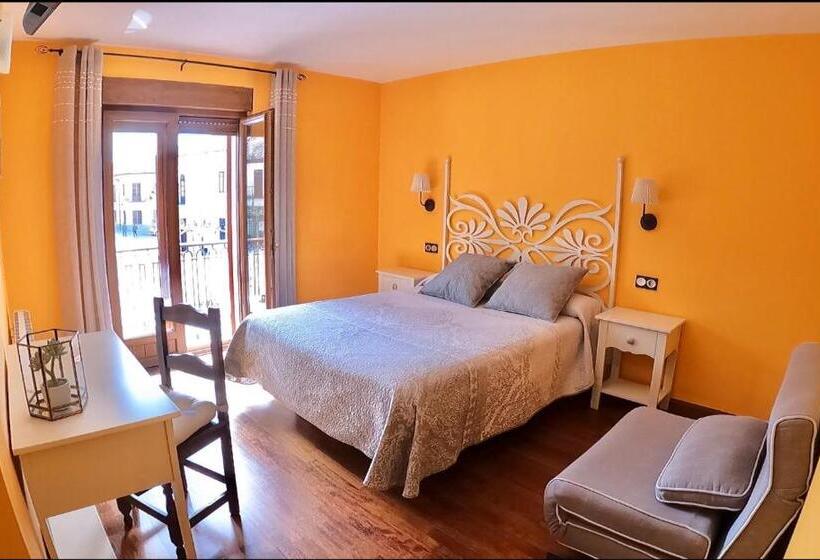 اتاق لوکس با بالکن, Hostal Plaza Mayor