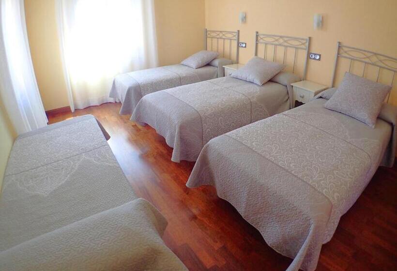 اتاق استاندارد سه نفره, Hostal Plaza Mayor
