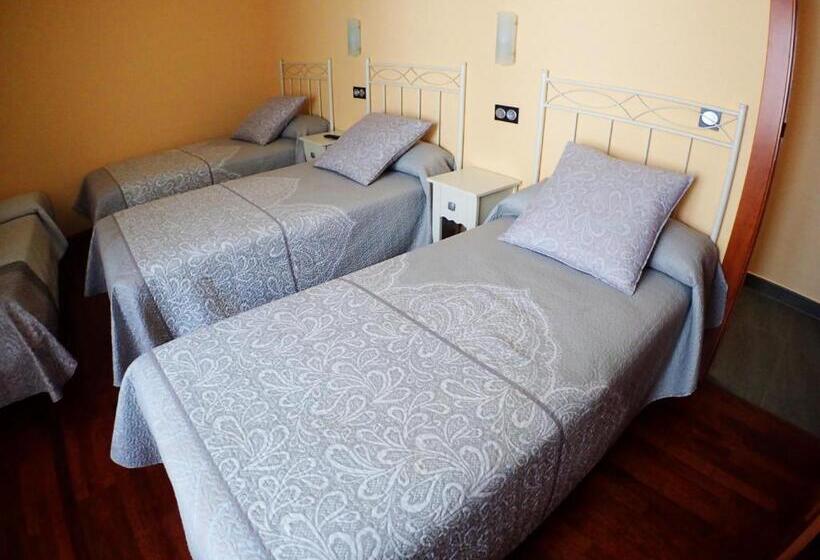 اتاق استاندارد سه نفره, Hostal Plaza Mayor