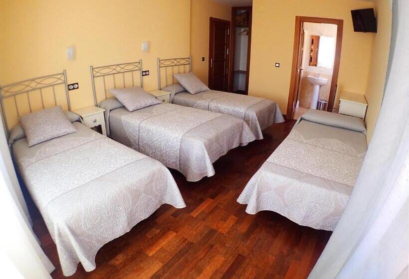 اتاق استاندارد سه نفره, Hostal Plaza Mayor