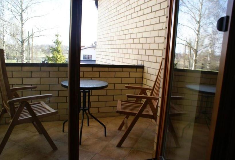 اتاق خانوادگی با سرویس بهداشتی مشترک, Spacious Rooms In Peaceful Jelgava Area
