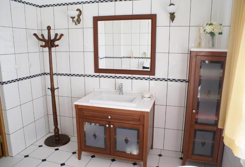 اتاق استاندارد با سرویس بهداشتی مشترک, Spacious Rooms In Peaceful Jelgava Area