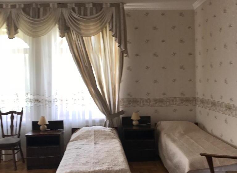 اتاق چهار تخته با دستشویی مشترک, Spacious Rooms In Peaceful Jelgava Area