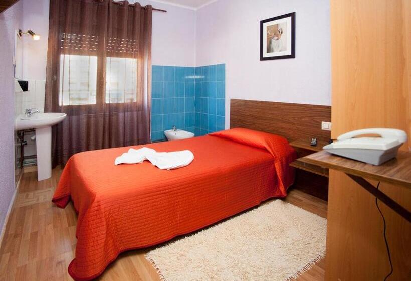 اتاق استاندارد یک تخته با سرویس بهداشتی مشترک, Hostal Goias
