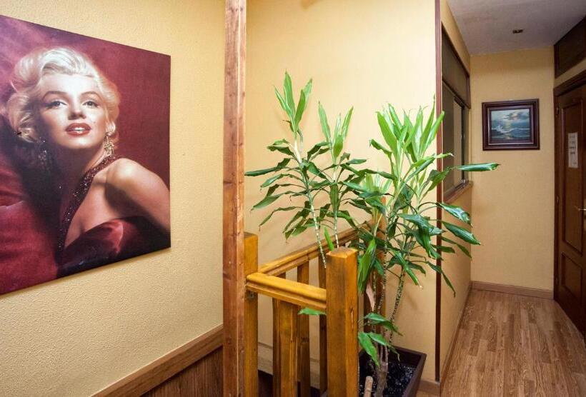 디럭스 룸, Hostal Goias