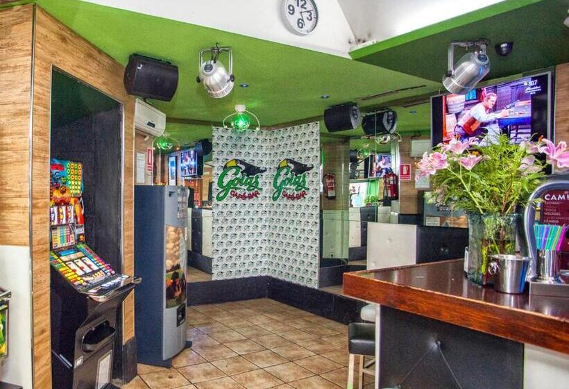 디럭스 룸, Hostal Goias