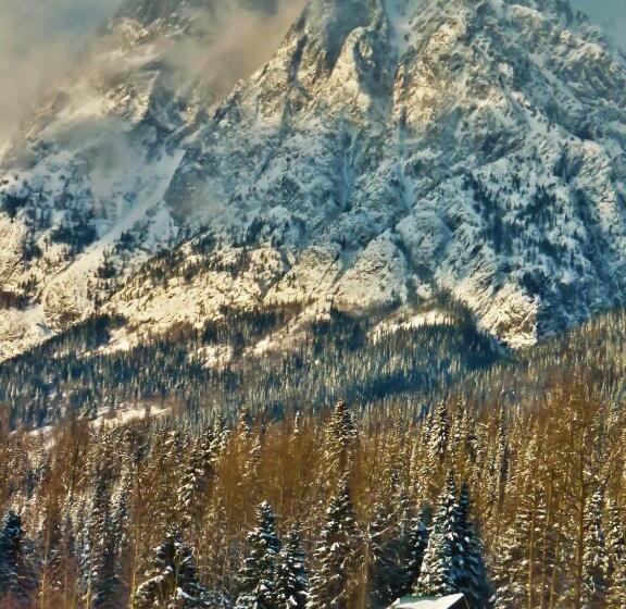 کلبه ییلاقی, Rocky Ridge Resort Bc