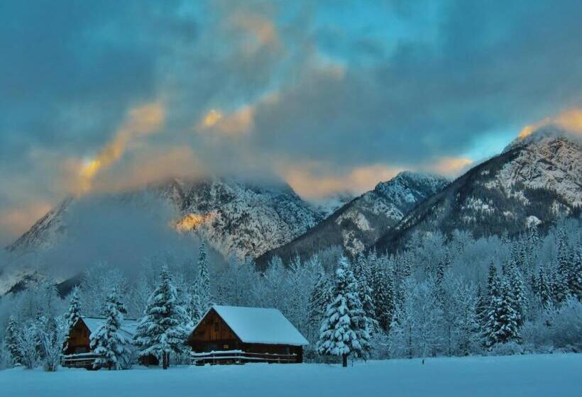 کلبه ییلاقی, Rocky Ridge Resort Bc