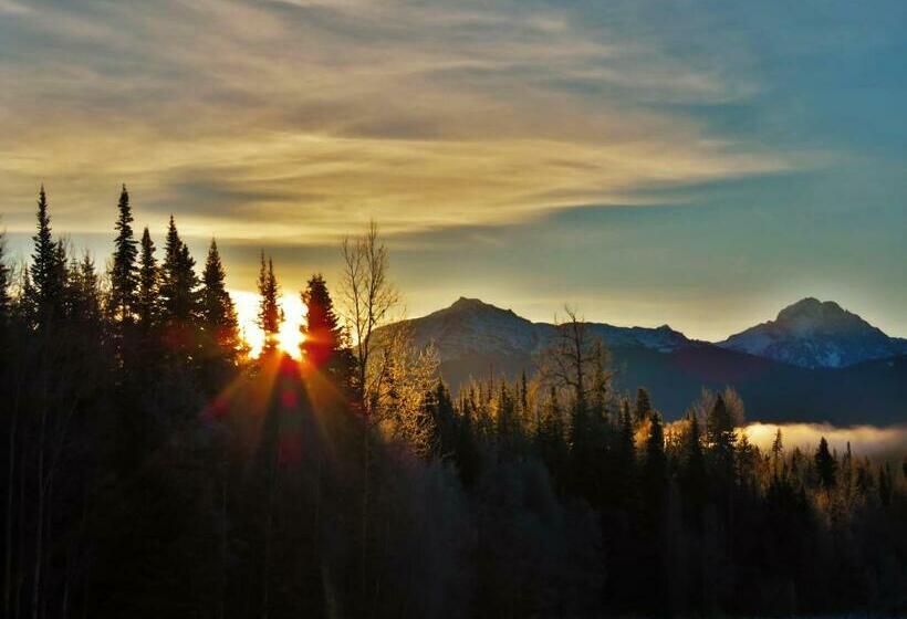 کلبه ییلاقی, Rocky Ridge Resort Bc